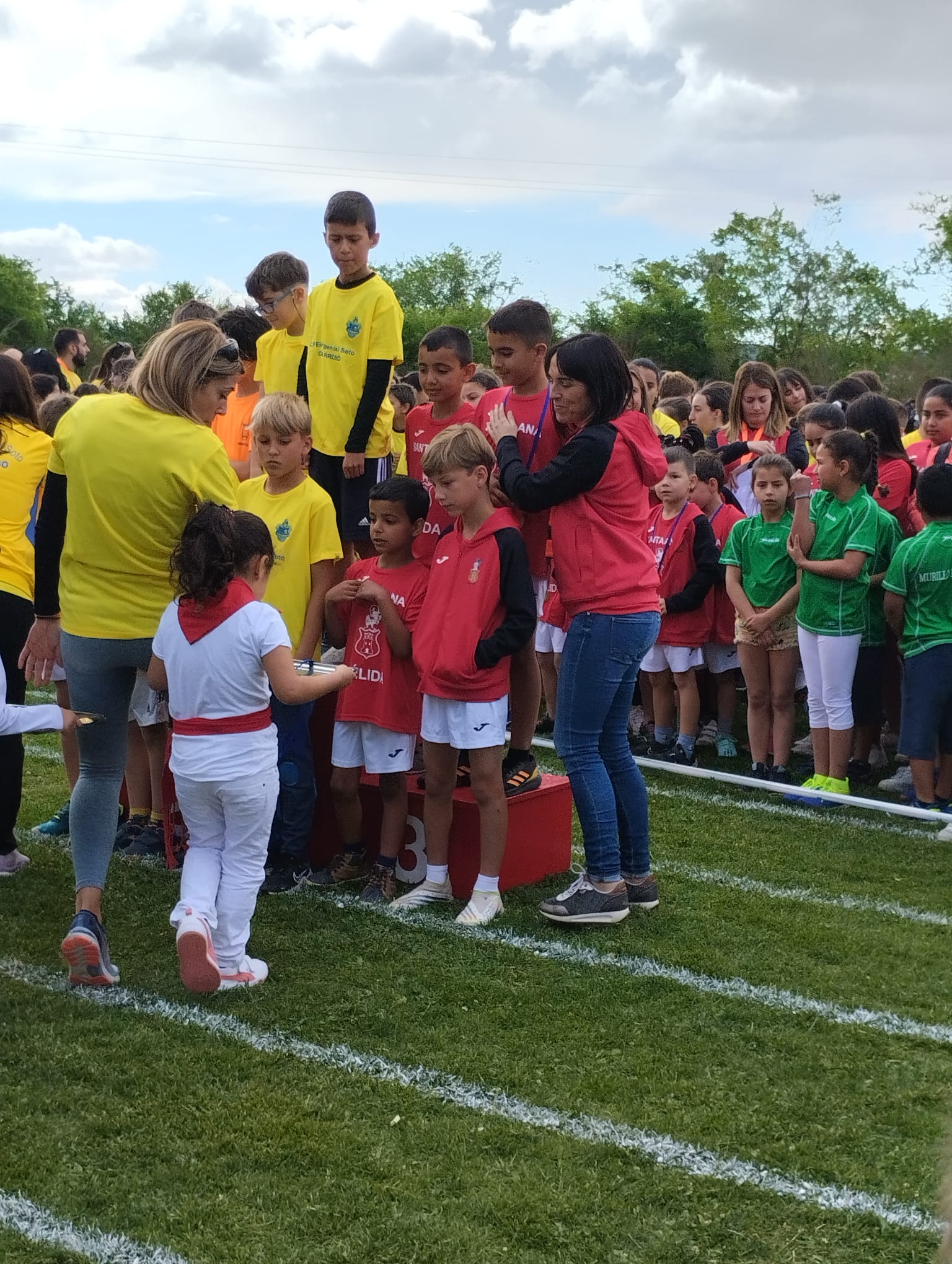 Las escuelas del valle del Aragón celeran sus XLIX Olimpiadas